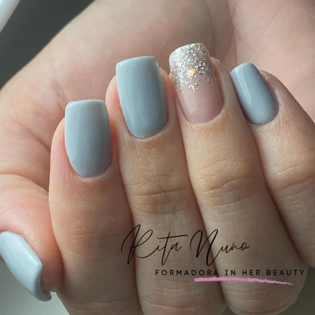 unha de gel cinza bailarina decorada