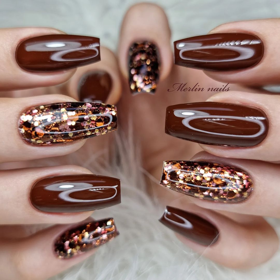 unha de gel marrom elegante
