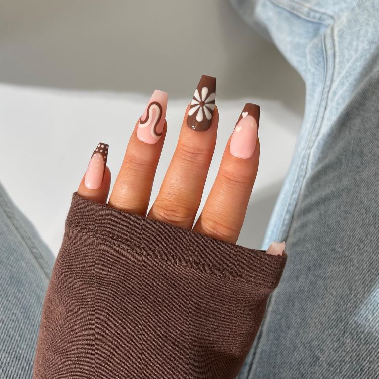 unha de gel marrom elegante