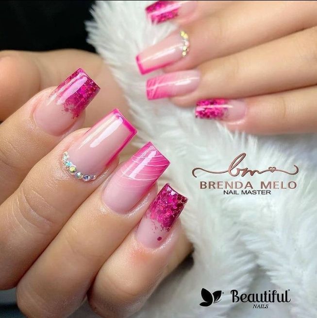 unha de gel rosa bebê decorada