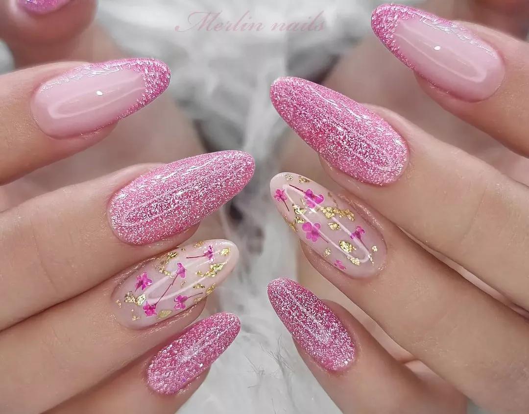 unha de gel rosa pink com glitter