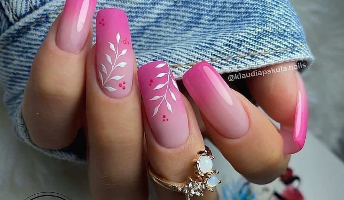 unha de gel decorada rosa abstrata