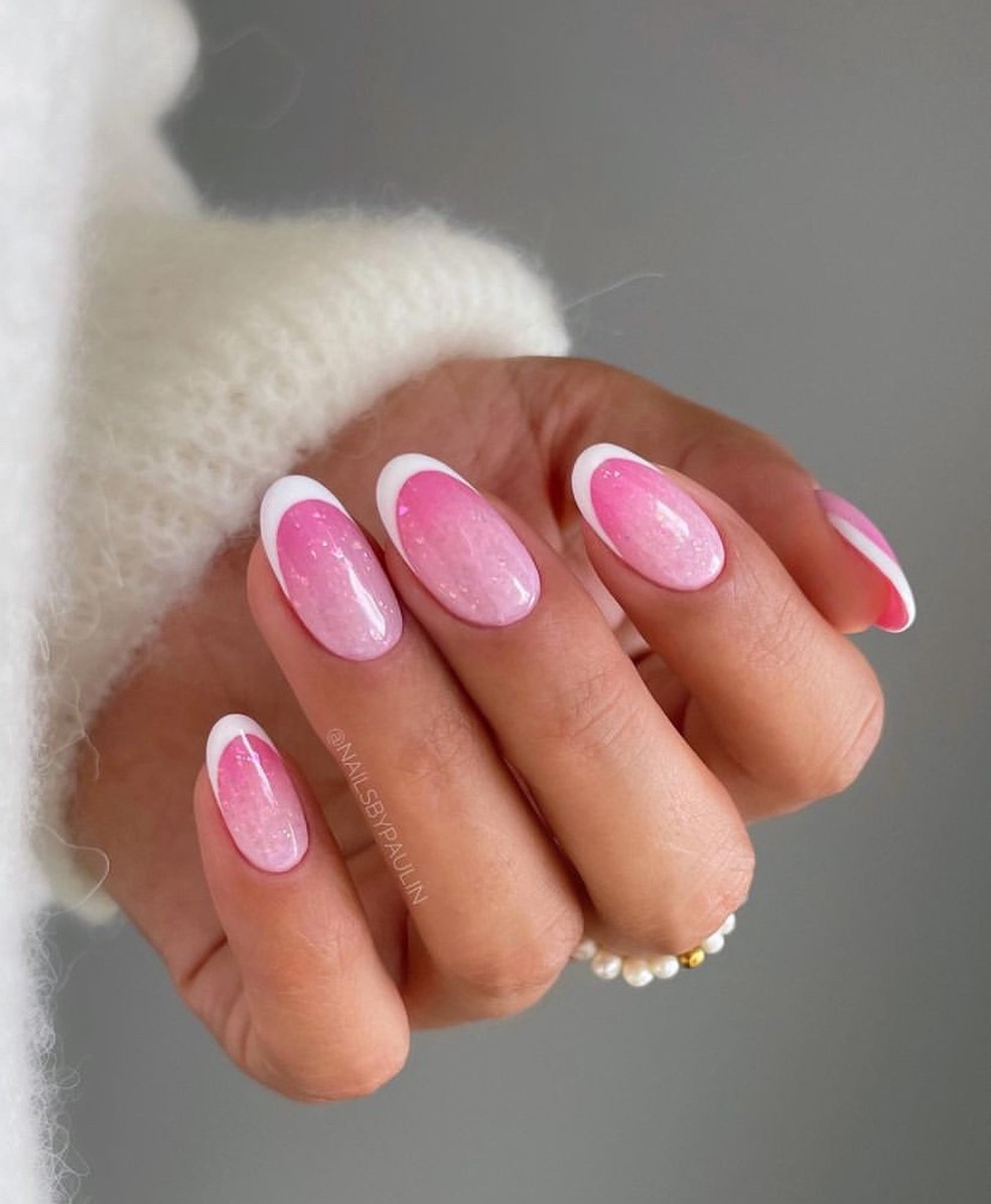 unha de gel decorada rosa e branco
