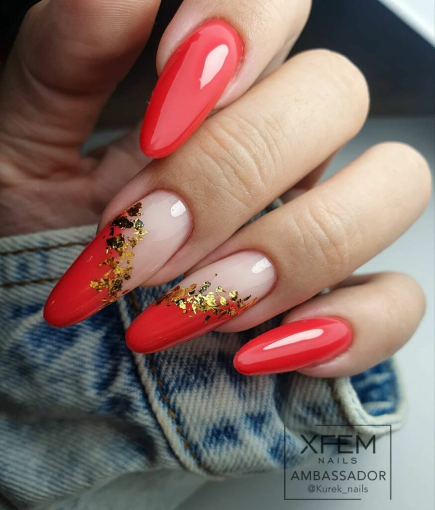 unha almond vermelha com glitter