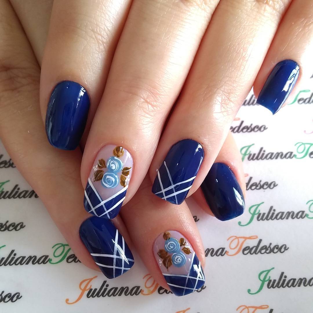 nail art azul noturno