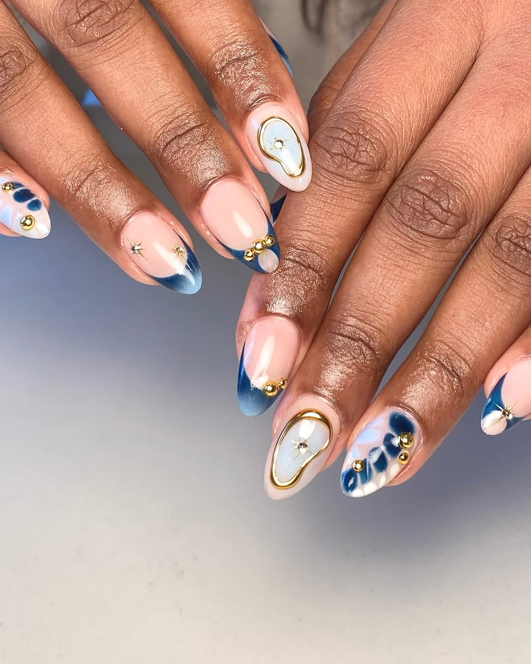 unhas decoradas para festa azul escuro