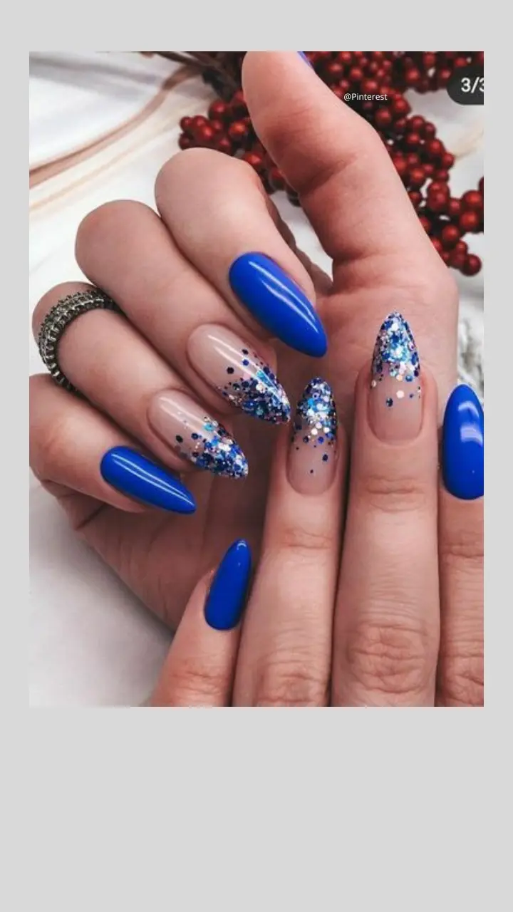 unha azul royal para casamento