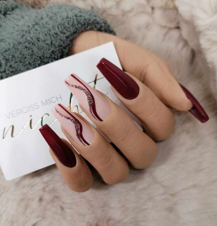unhas cor de vinho