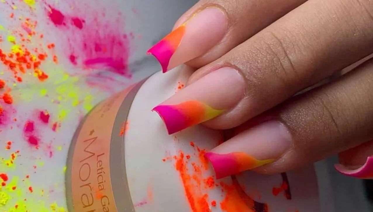 unhas neon carnaval