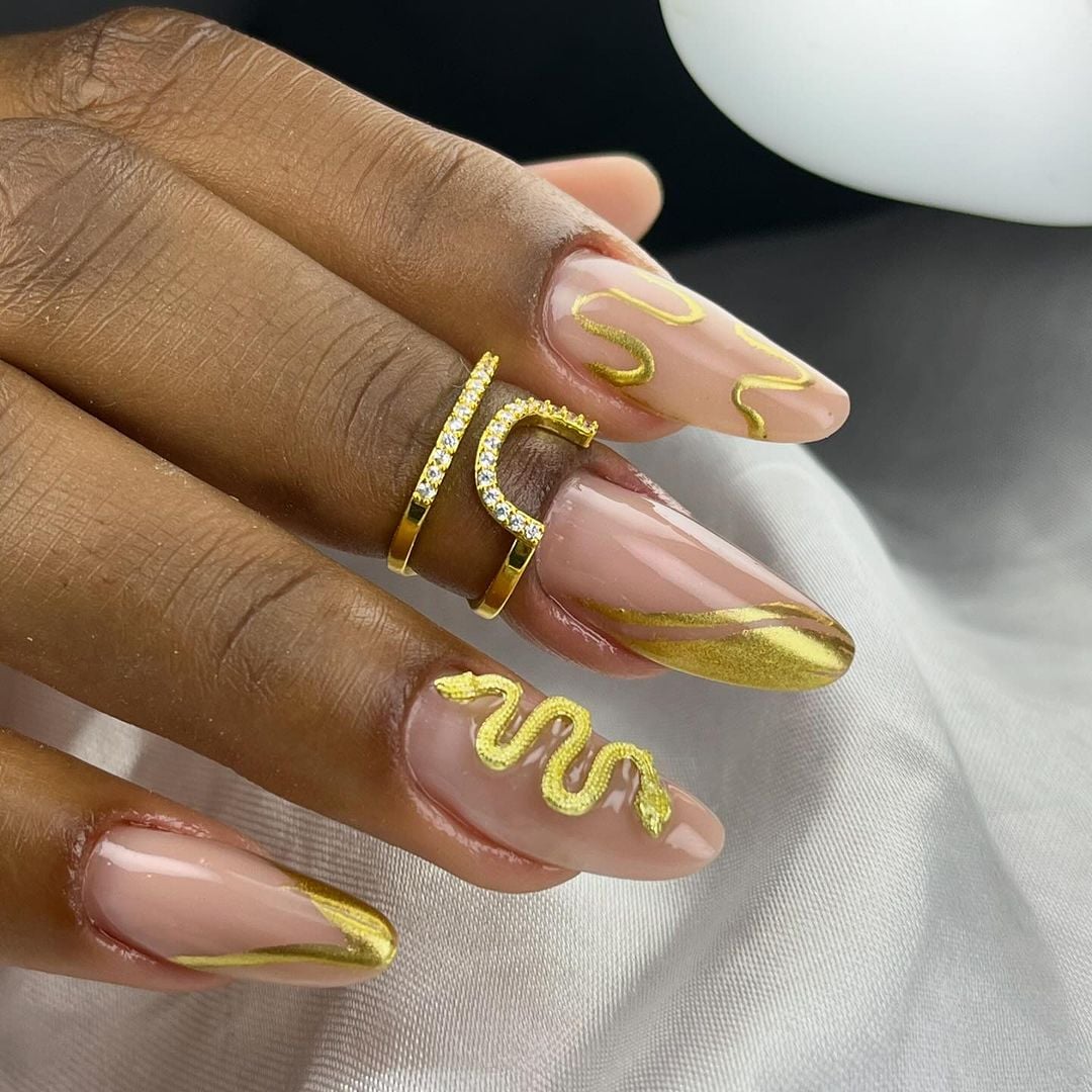 unha stiletto cobra