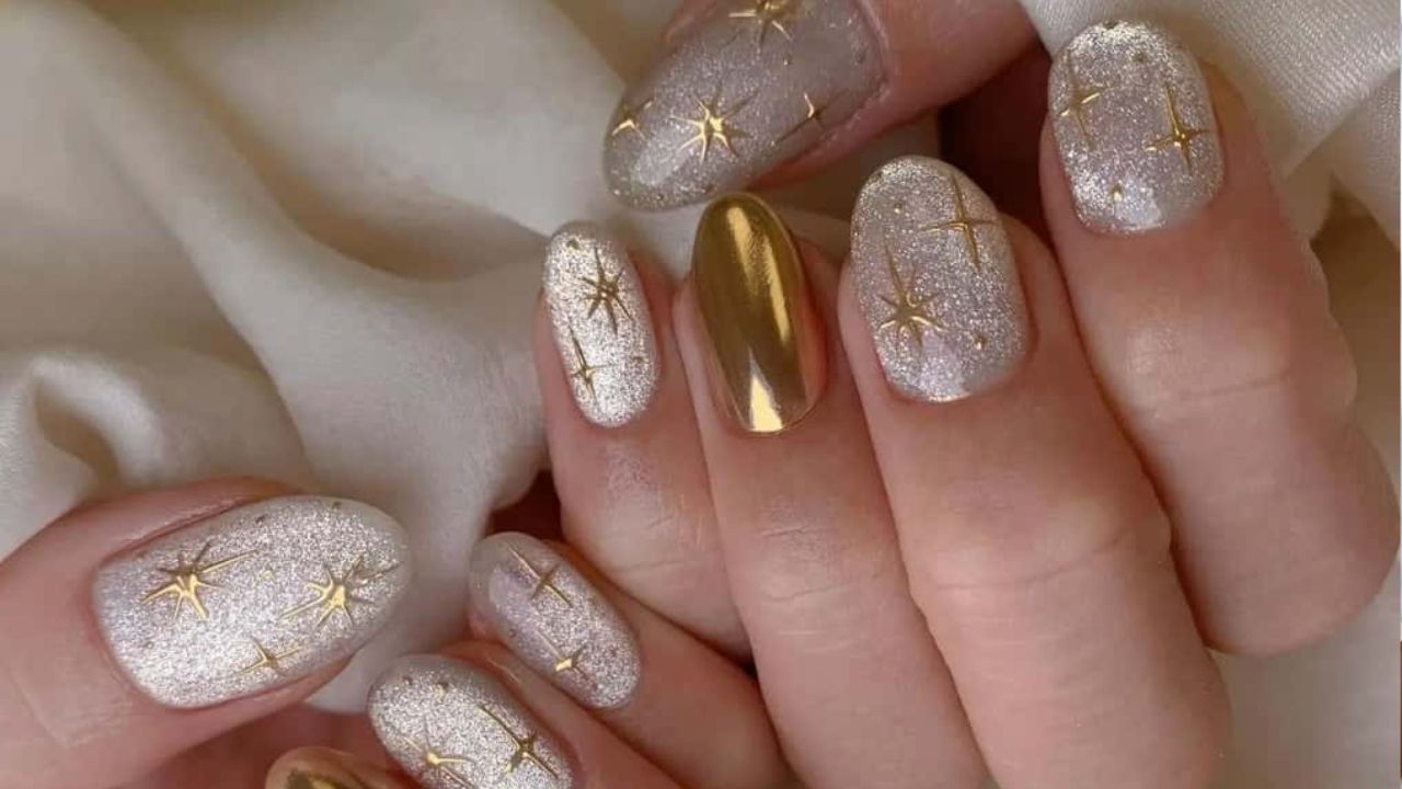 unha com estrela dourada