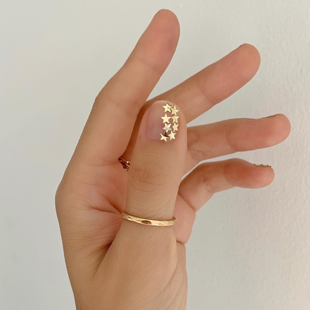 unha com estrela preta