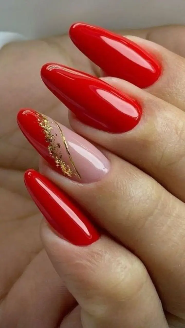 manicure em gel vermelha decorada