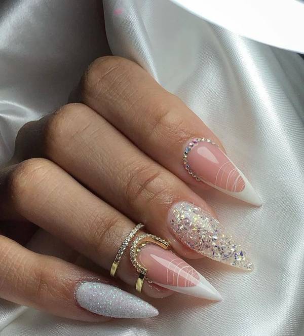 unha encapsulada com glitter