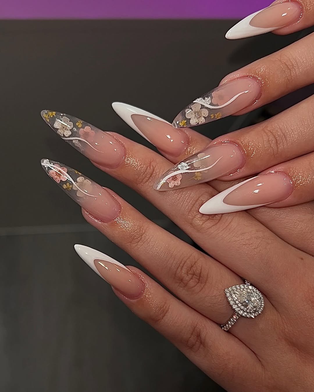 unha encapsulada com glitter