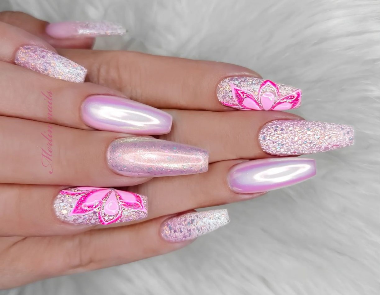 nail art outubro rosa