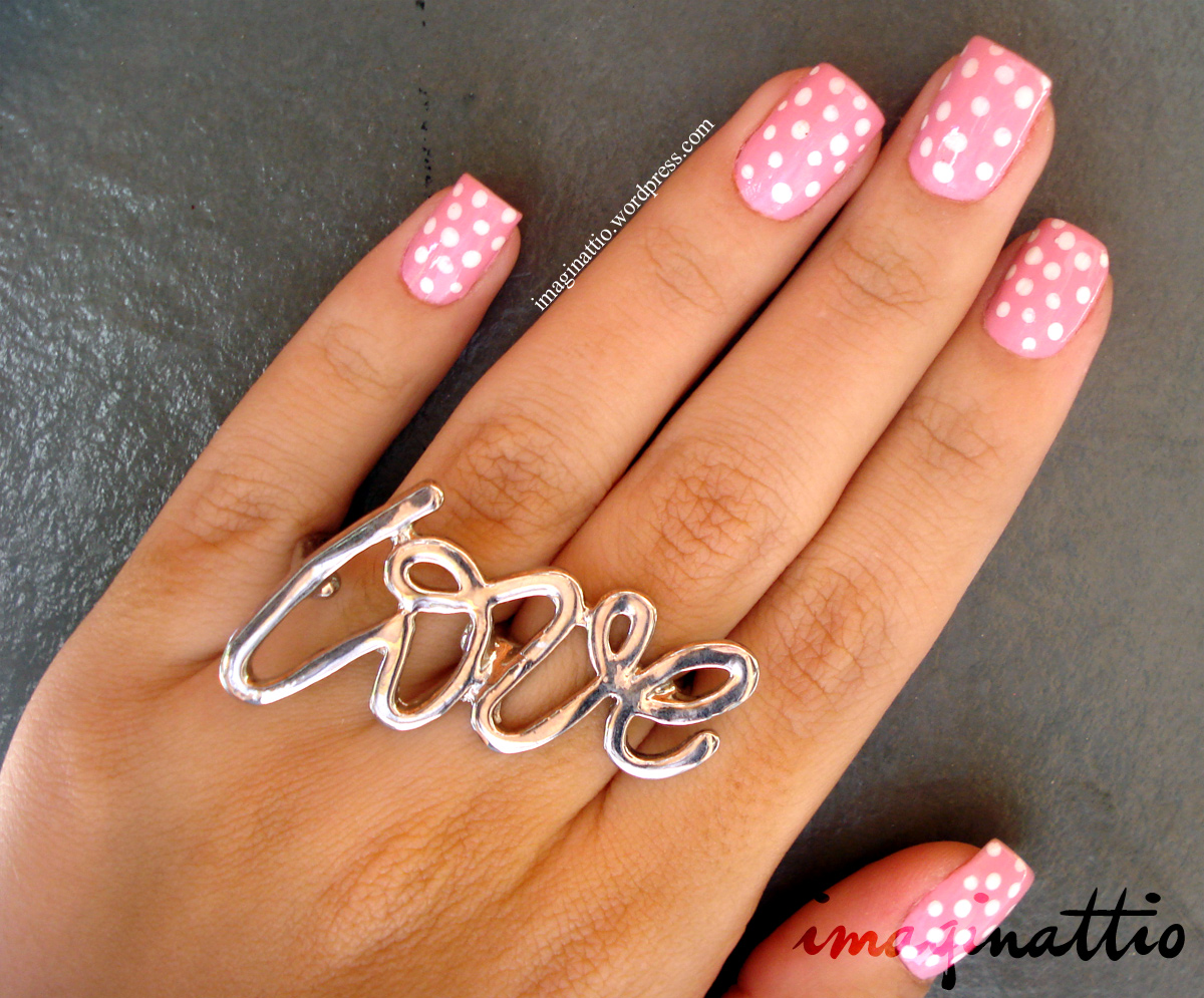 nail art outubro rosa