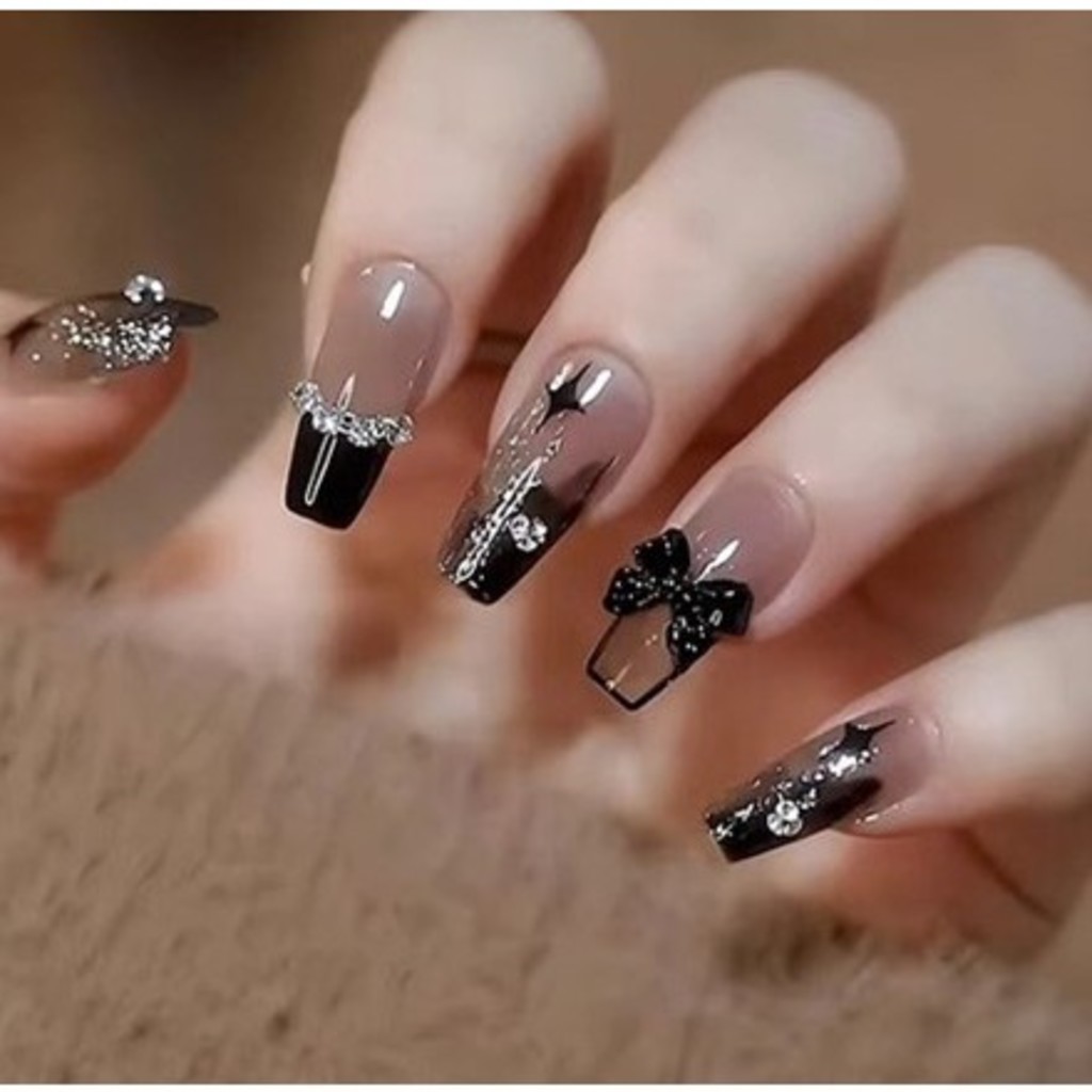 manicure minimalista unhas curtas