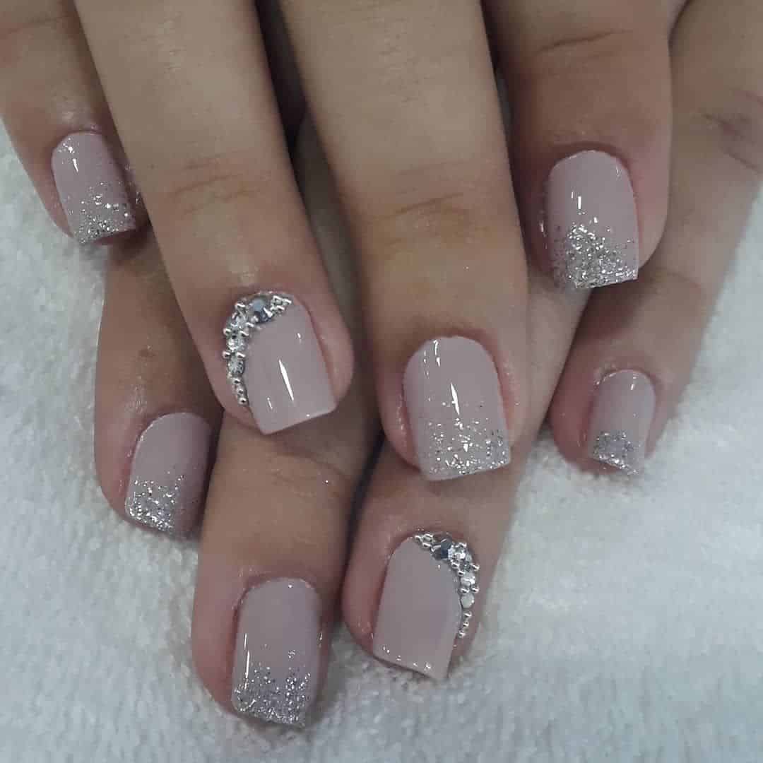 unhas decoradas para o dia a dia curtas