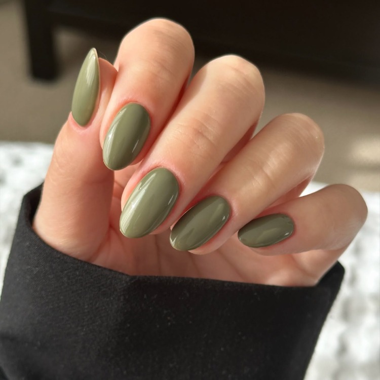 esmalte verde oliva fosco