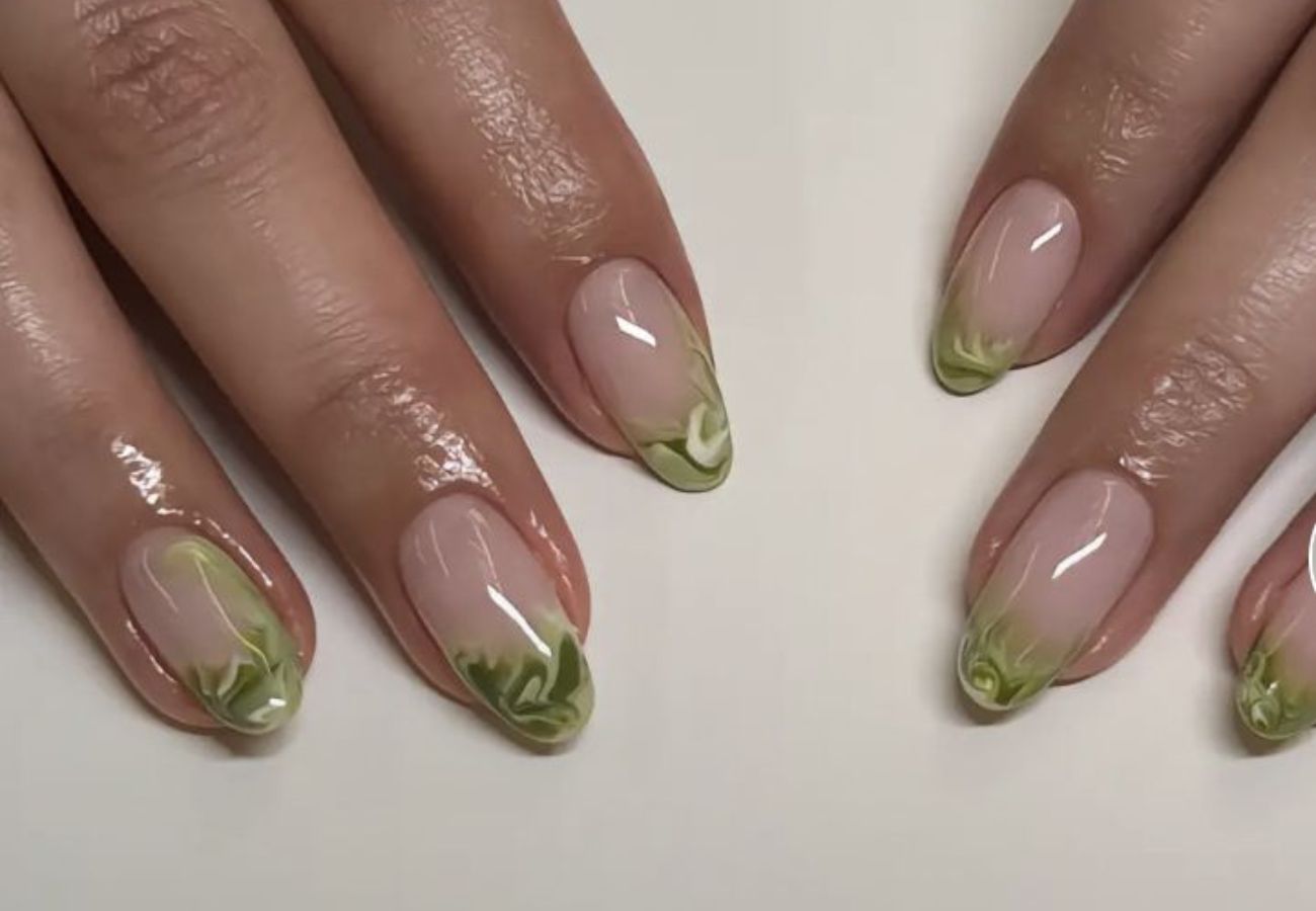 unha decorada verde com glitter