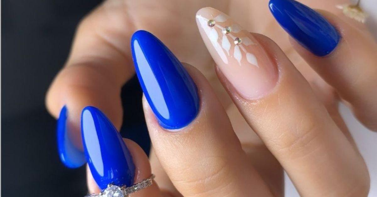 inspiração unha gel azul escuro