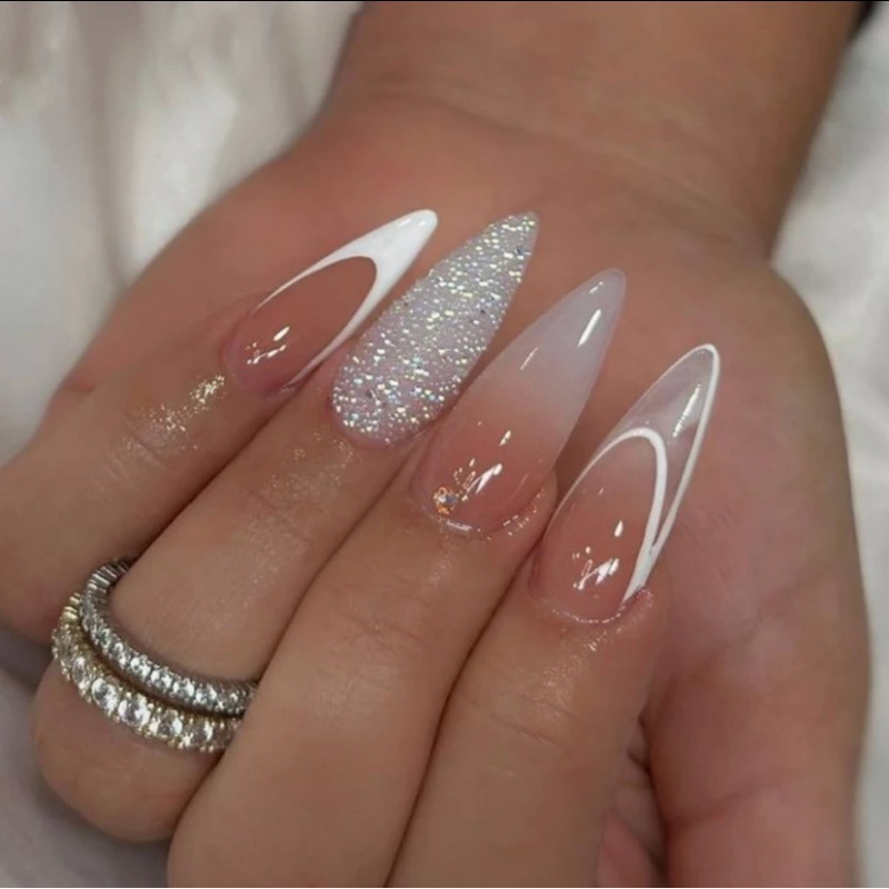 pearl nails amendoada