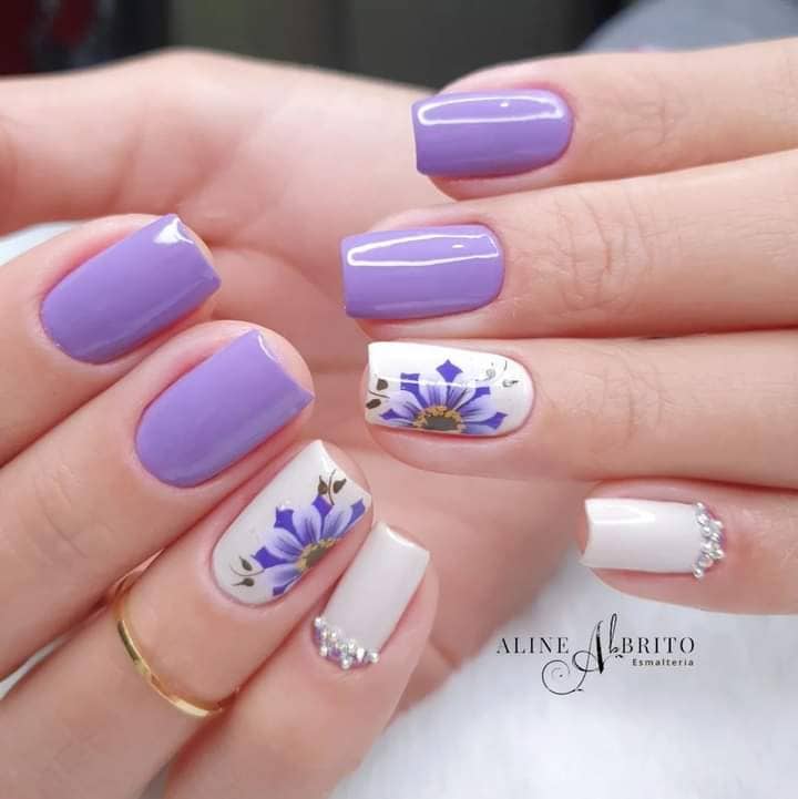 esmalte lavanda decorado