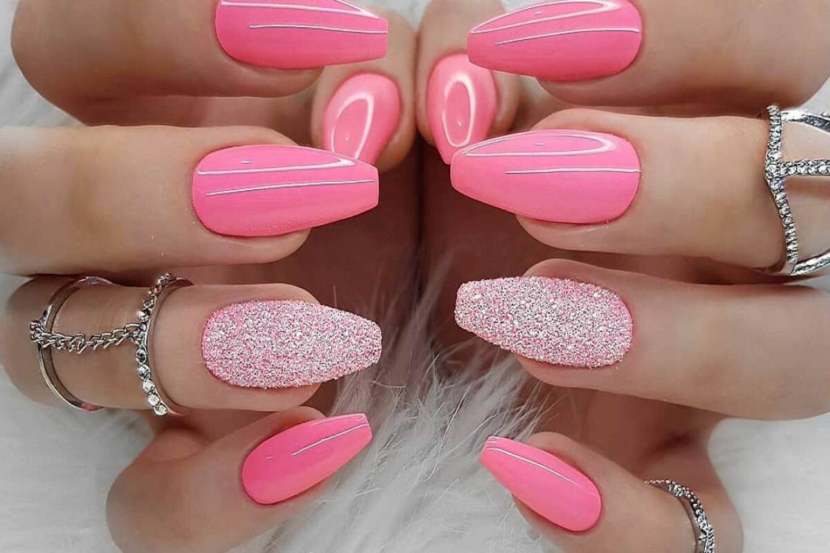 unhas com efeito glossy