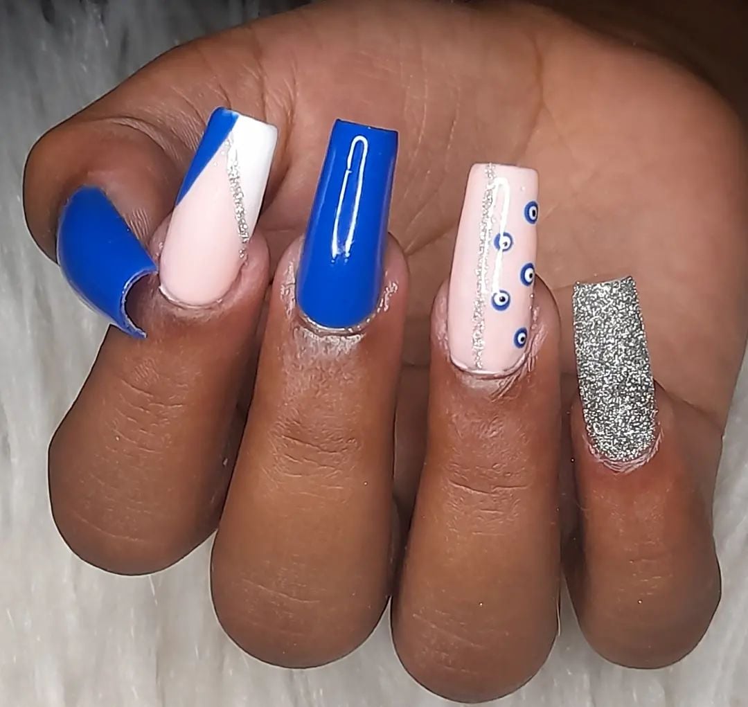 unha postiça azul claro bailarina