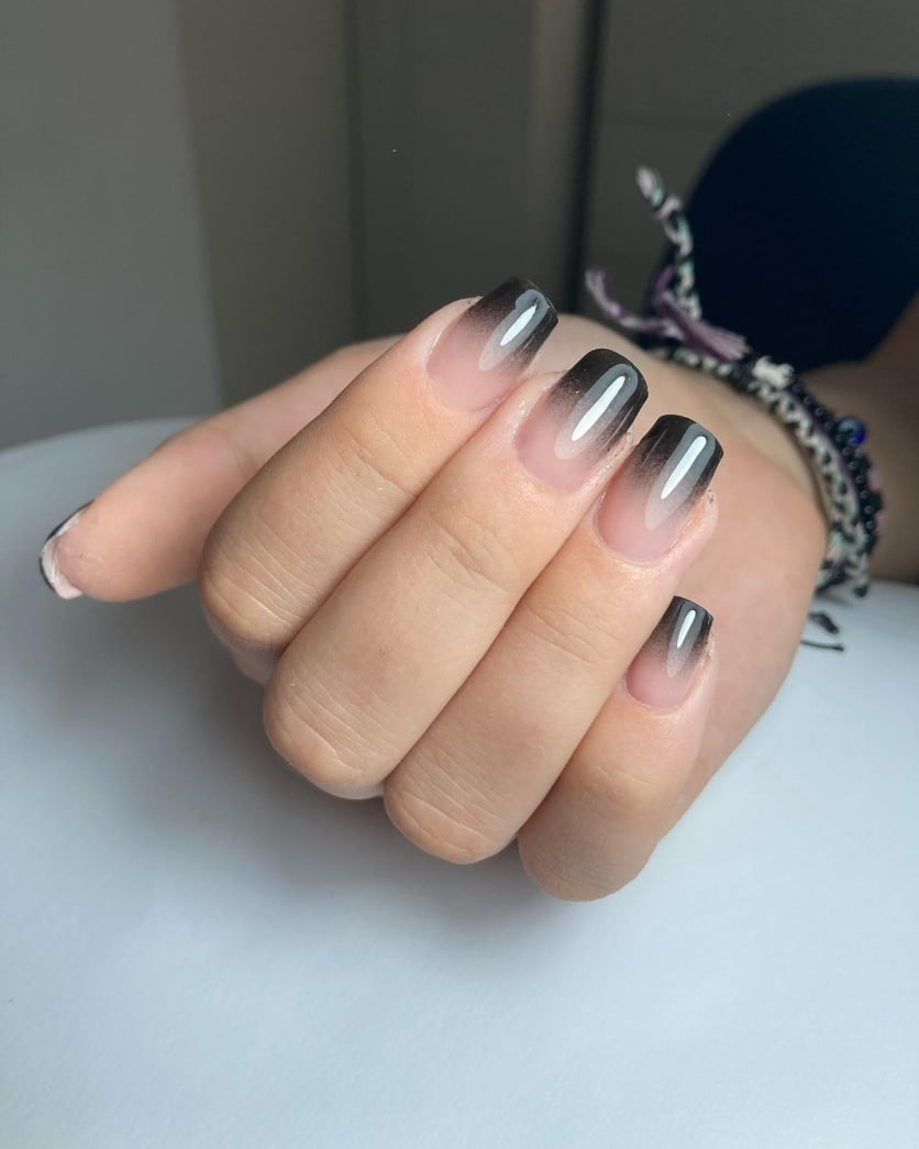 unha preta decorada stiletto