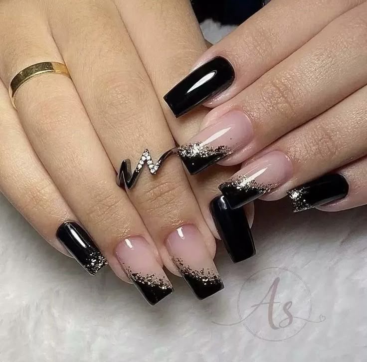 unha preta decorada fosca