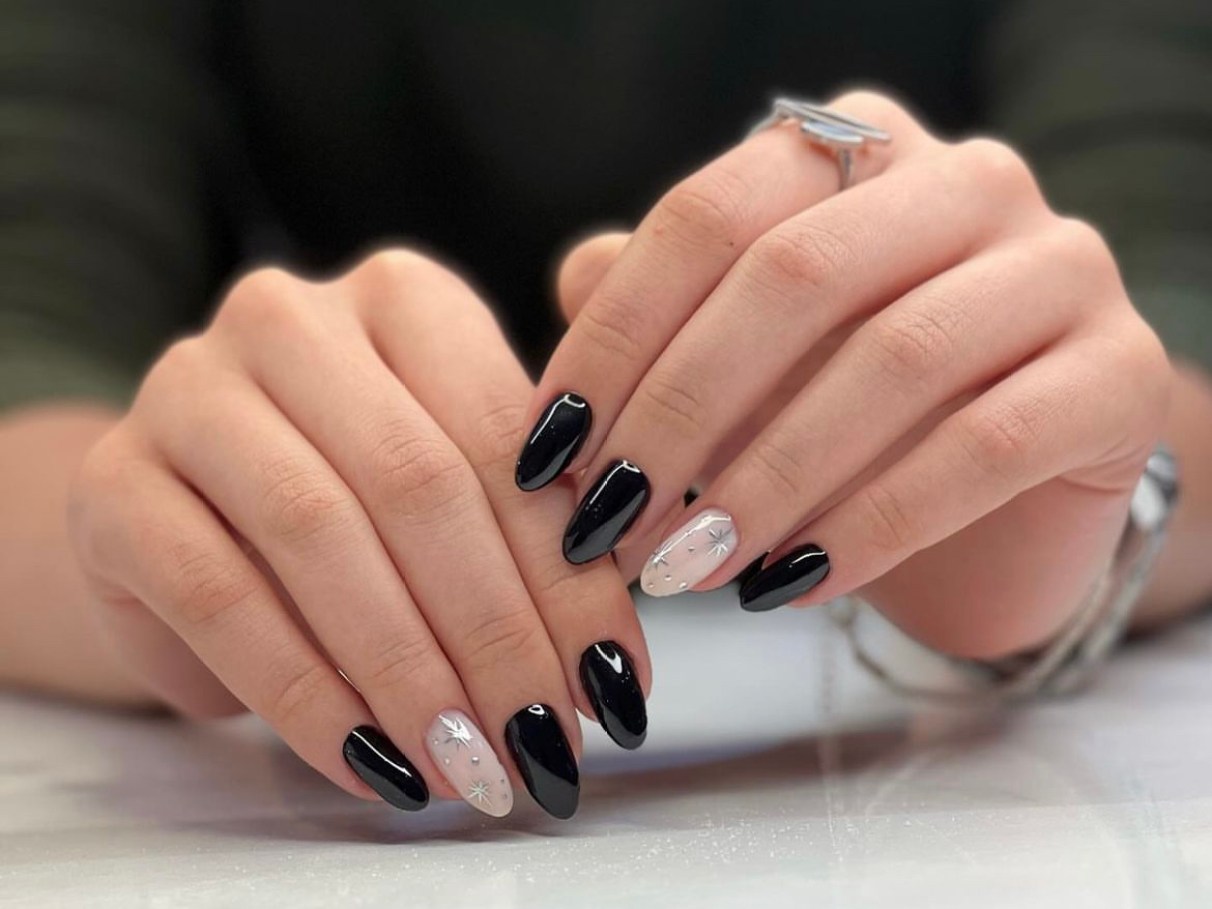 unhas francesinha preto e branco