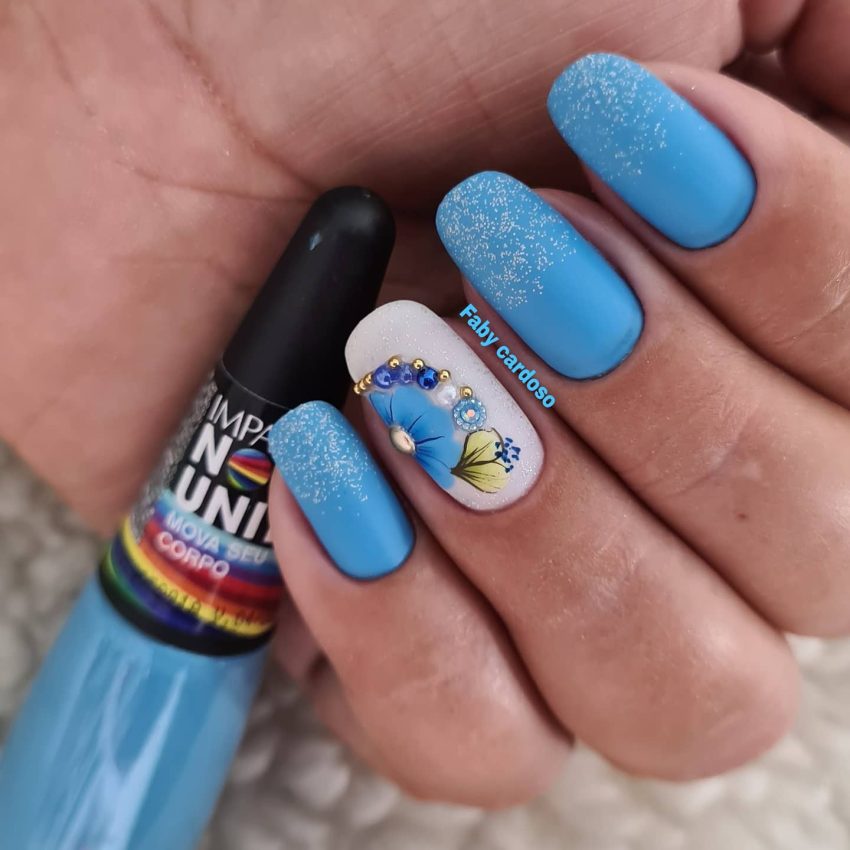 unhas azul serenity decoradas