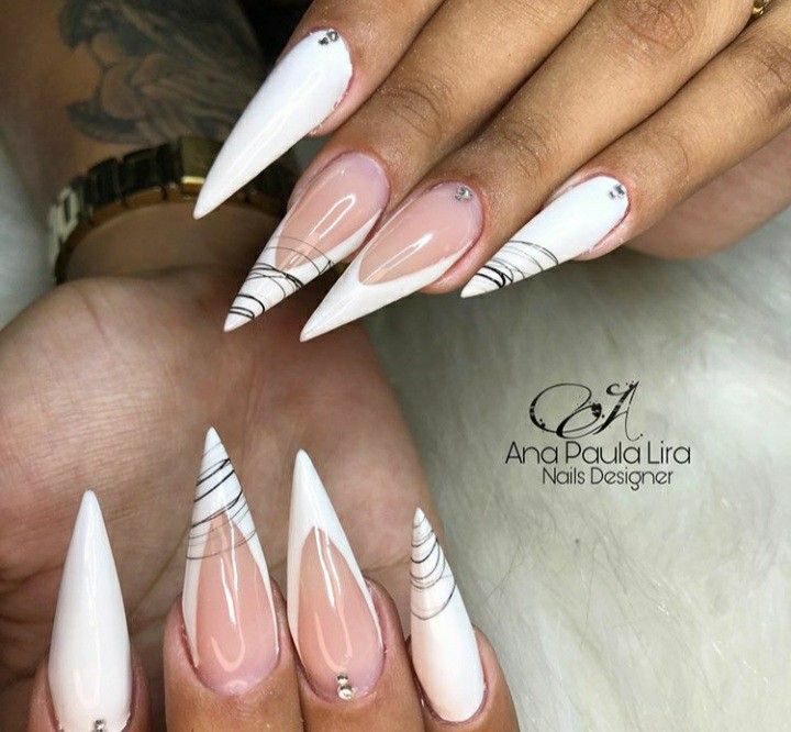unha stiletto com francesinha colorida