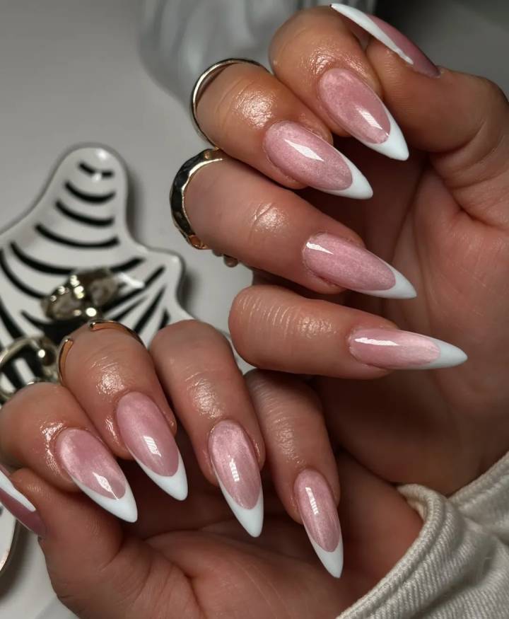 unha stiletto decorada delicada