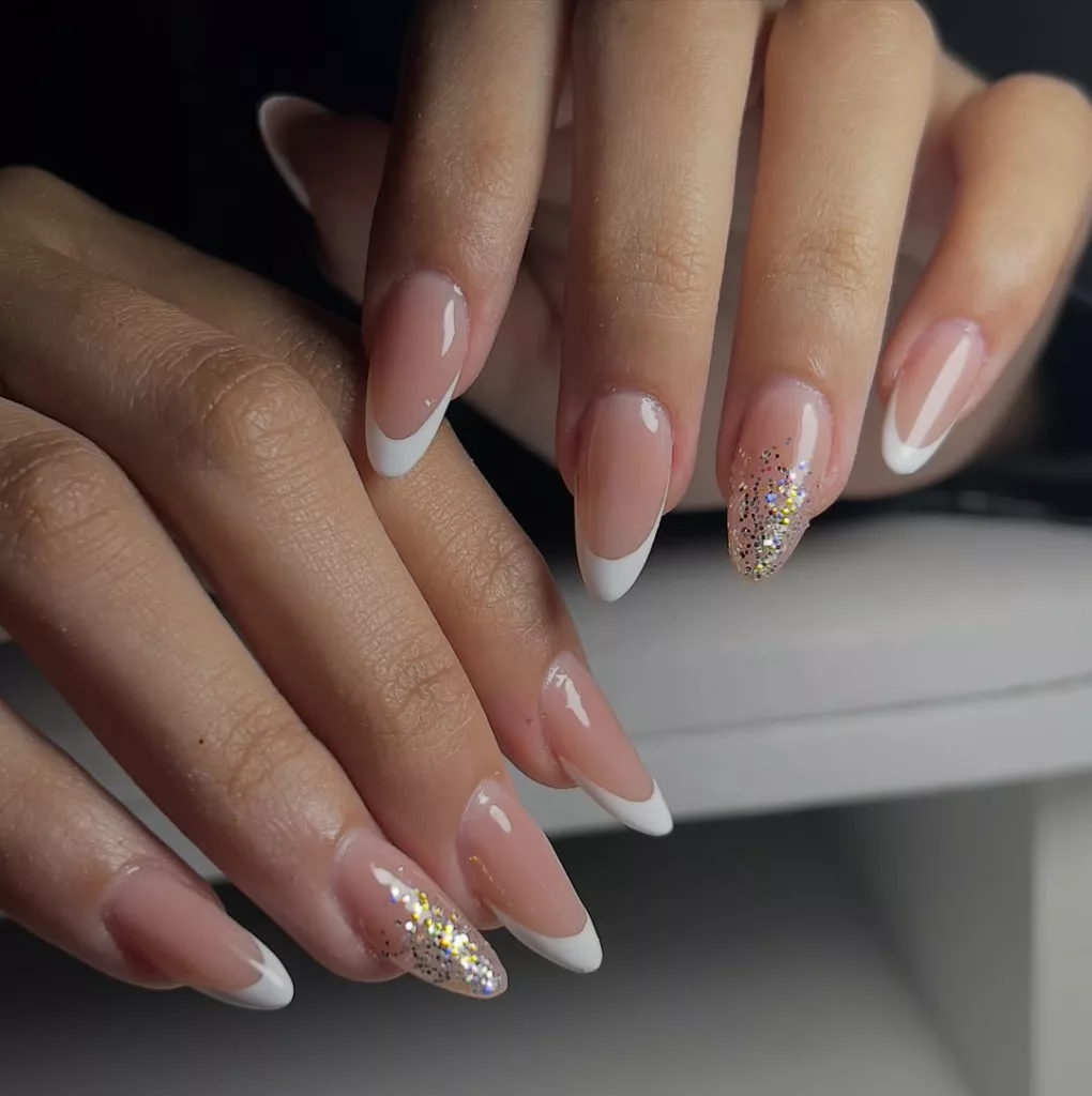 unha stiletto com francesinha colorida